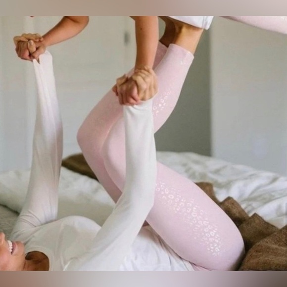 ZYIA Active size 8/10 pink leopard unicorn light n tight leggings - Picture 2 of 7